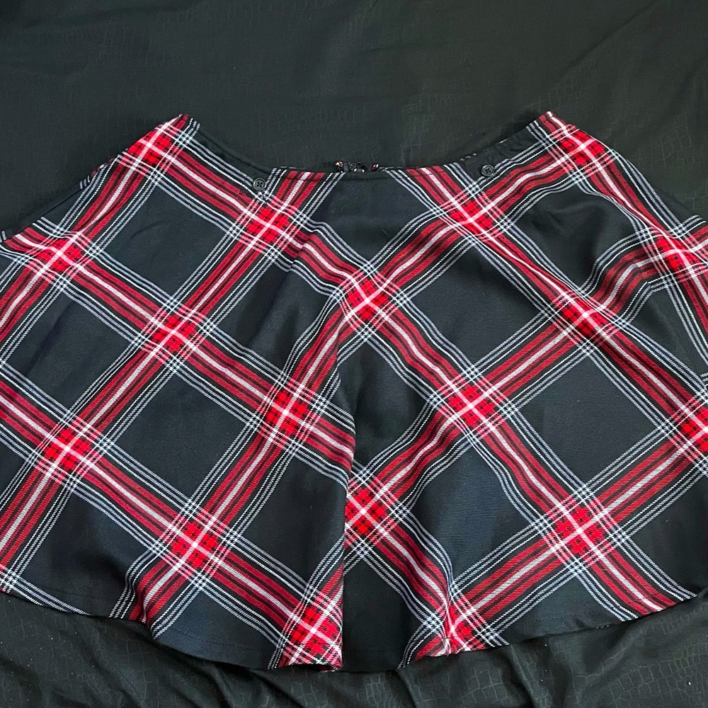 Red and black plaid skirt, only worn once, condition is brand new.